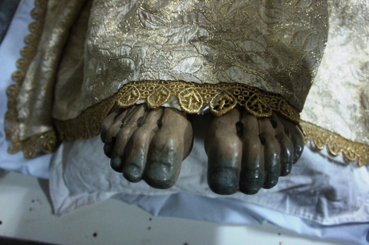 Feet of Santo Intierro